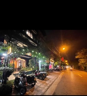 Bán nhà mặt phố chính chủ 90 m2, 6 tầng 2 ô tô tránh vỉa hè đá bóng